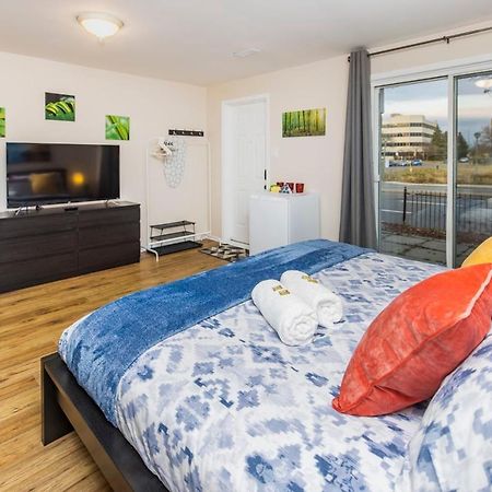 Modern Studio W King Bed - Central Отава Екстериор снимка
